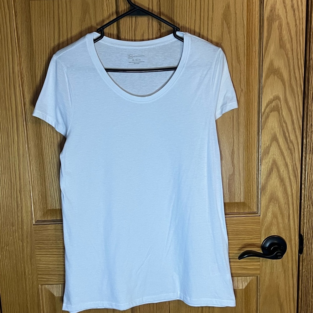 Women's White T-Shirt ❤️ Women’s Size XL